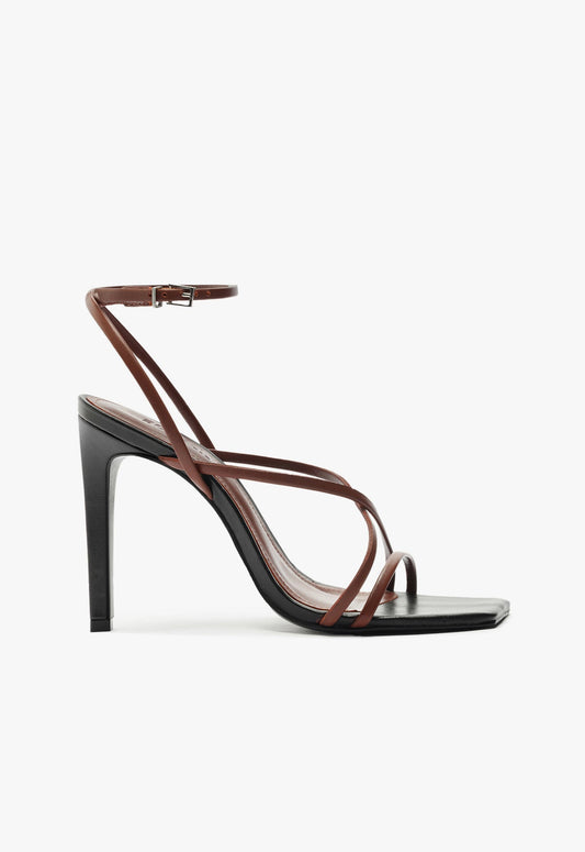 Bari Sandal RESORT 25 5 Black Leather - Schutz Shoes